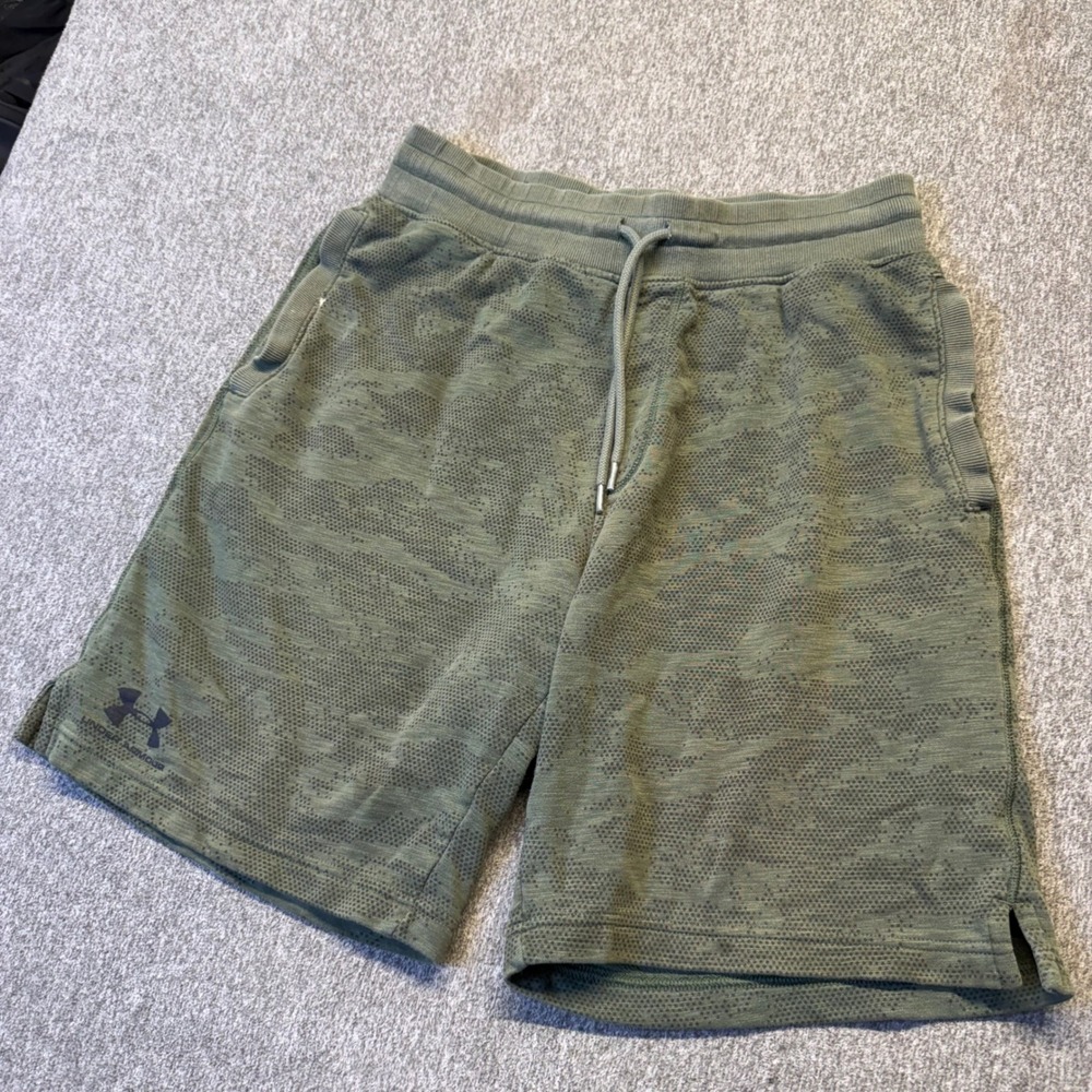 Under Armour Mens Green Camo Loose Fit Athletic Gym Shorts Large LG